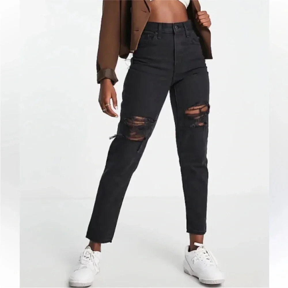 NWT Levi's High Waisted Distressed Mom Jeans in Black Sz 25x27